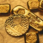L’oro vola sopra i 4.770 dollari: tra venti di pace e timori inflattivi in ritirata